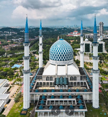 Sultan Salahuddin Abdul Aziz Mosque
